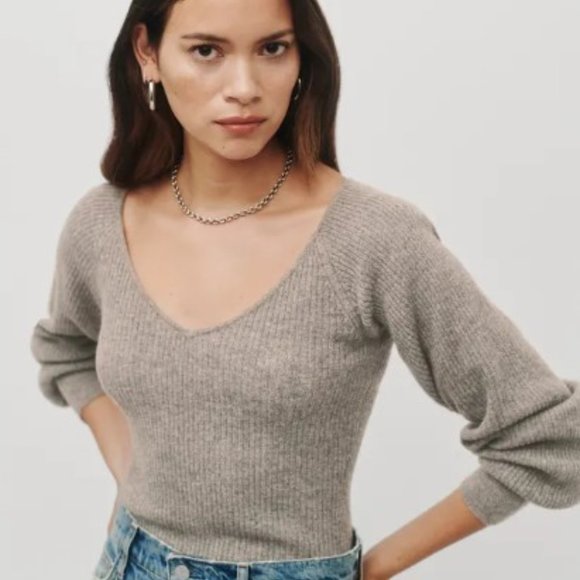 Reformation Sweaters - Reformation Gray Hart Cashmere Size Medium